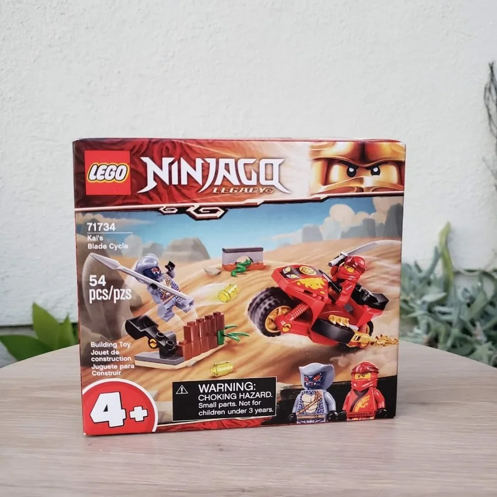 NEW LEGO Ninjago Motorcycle Kai's Blade Cycle with 2 minifigures 71734 $15